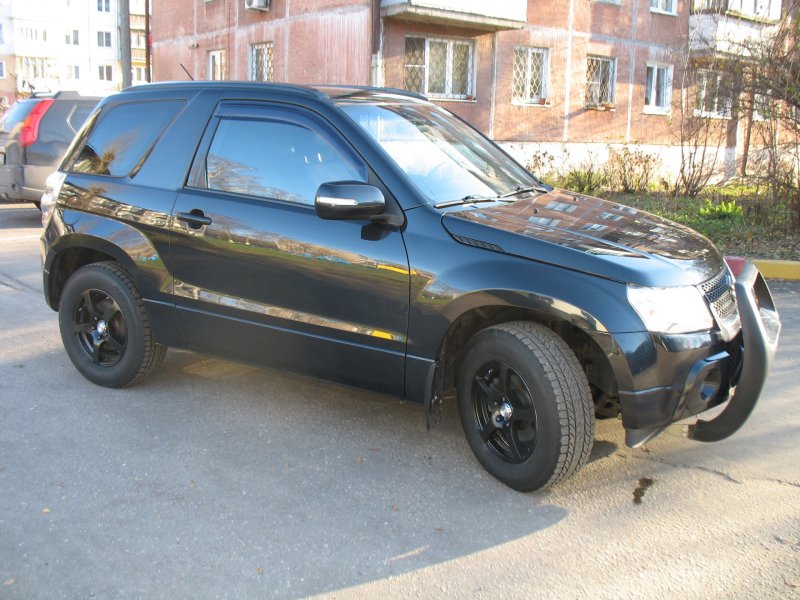 Suzuki Grand Vitara 2010 с черными дисками