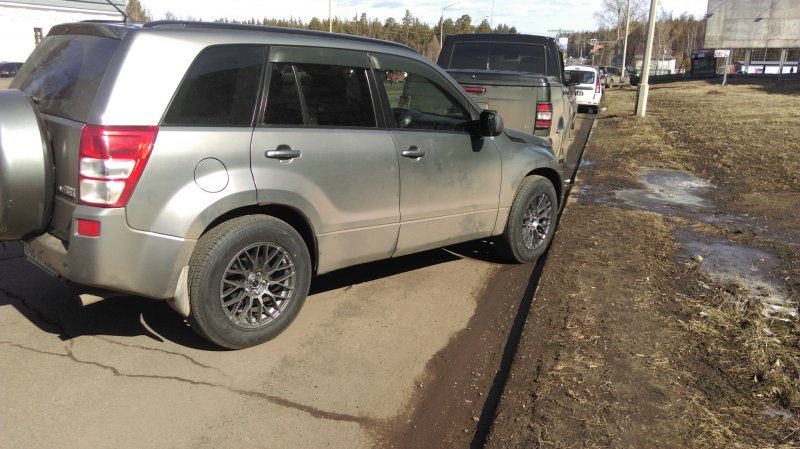 235 65 R17 Suzuki Grand Vitara
