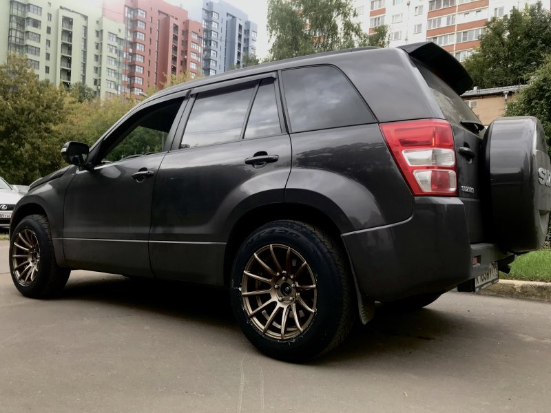 Сузуки Гранд Витара на дисках r18