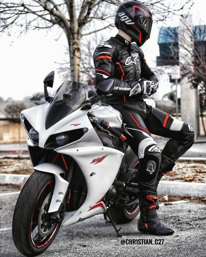 Yamaha r1 Biker