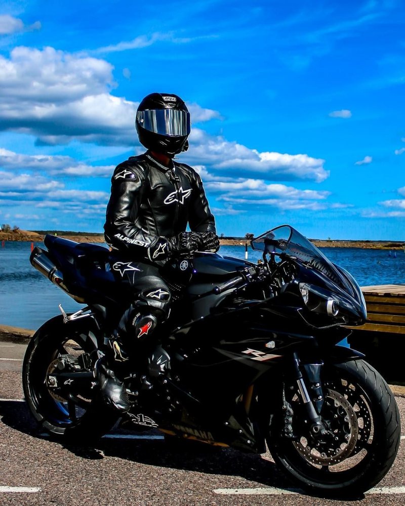 Yamaha YZF-r1 шлем