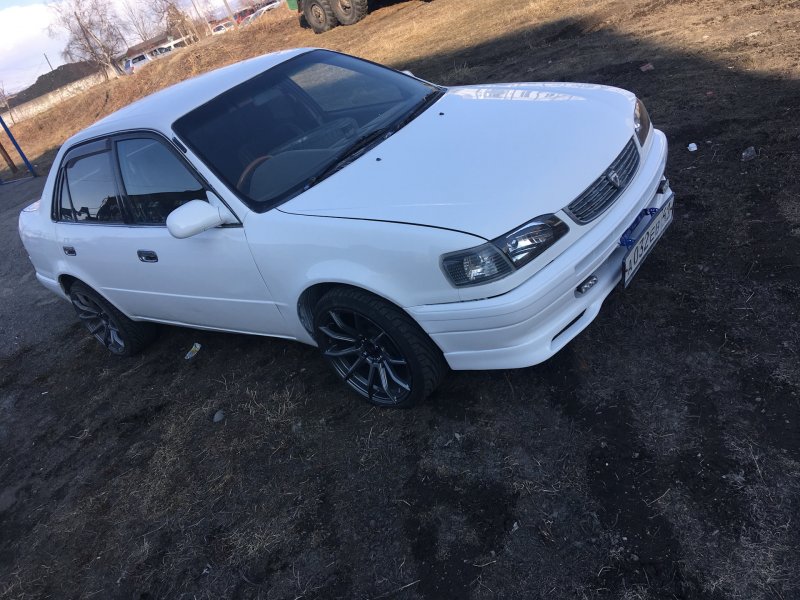 Тойота Королла 1995 года седан