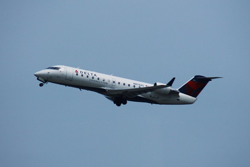 Canadair CRJ 200 самолет