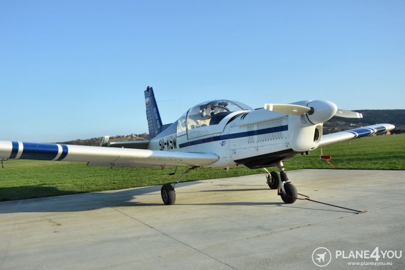 Zlin-142 модель