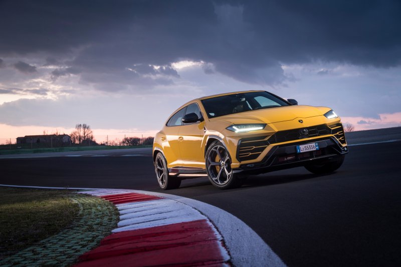 Lamborghini кроссовер Urus
