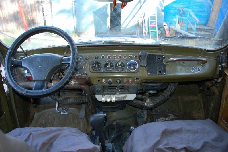 УАЗ 469 внутри