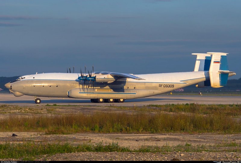 АН-22 пассажирский самолёт