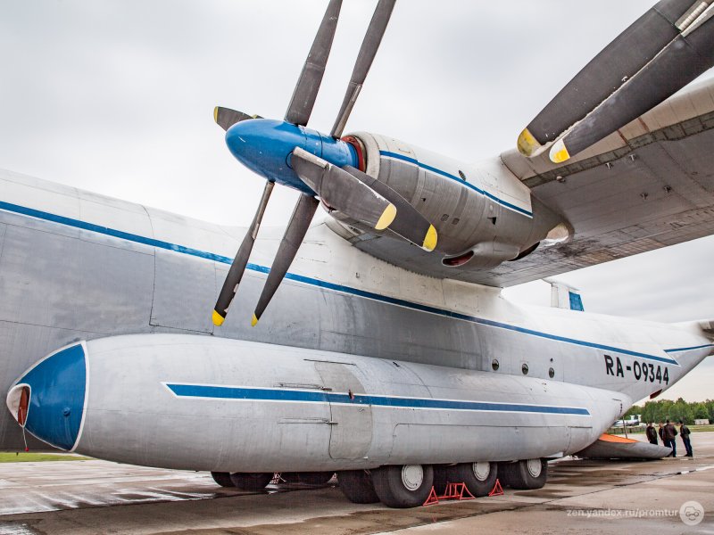 АН-22 Антей салон