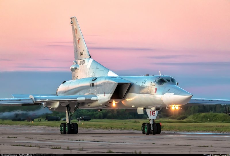 Дальний бомбардировщик ту-22м
