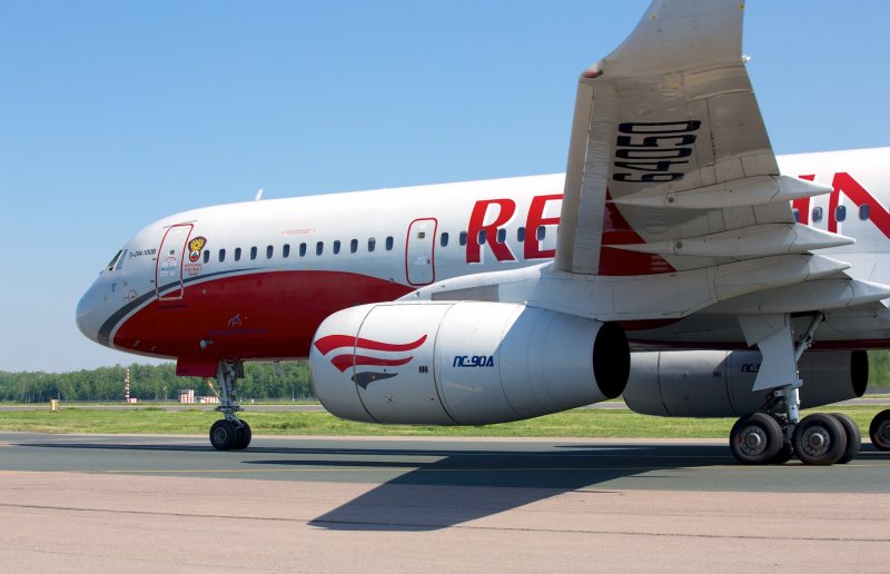 Ту 204 100 Red Wings