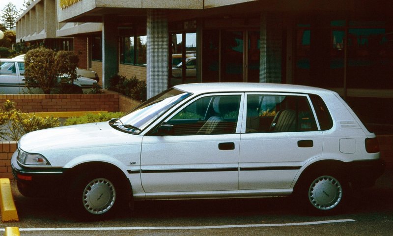 Toyota Corolla 1990 хэтчбек