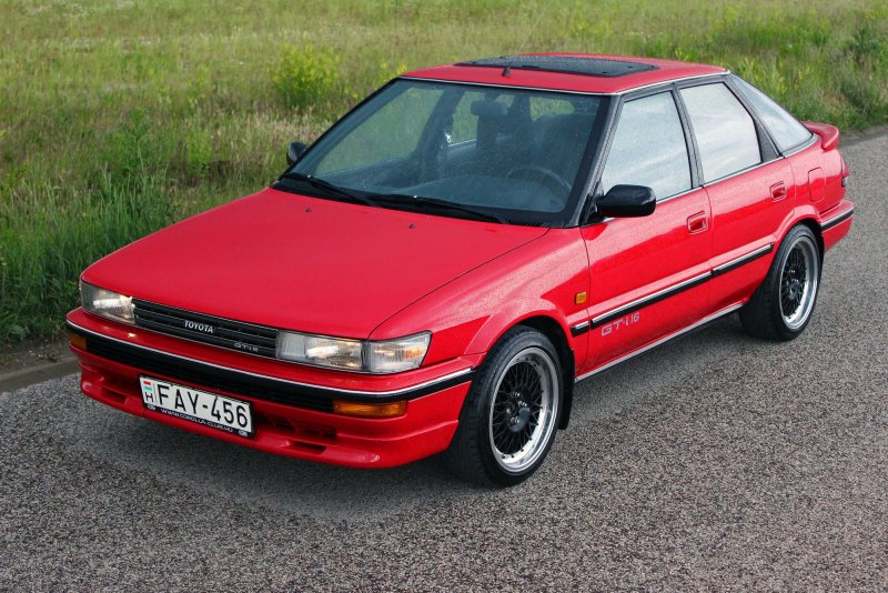 Toyota Corolla e90 хэтчбек