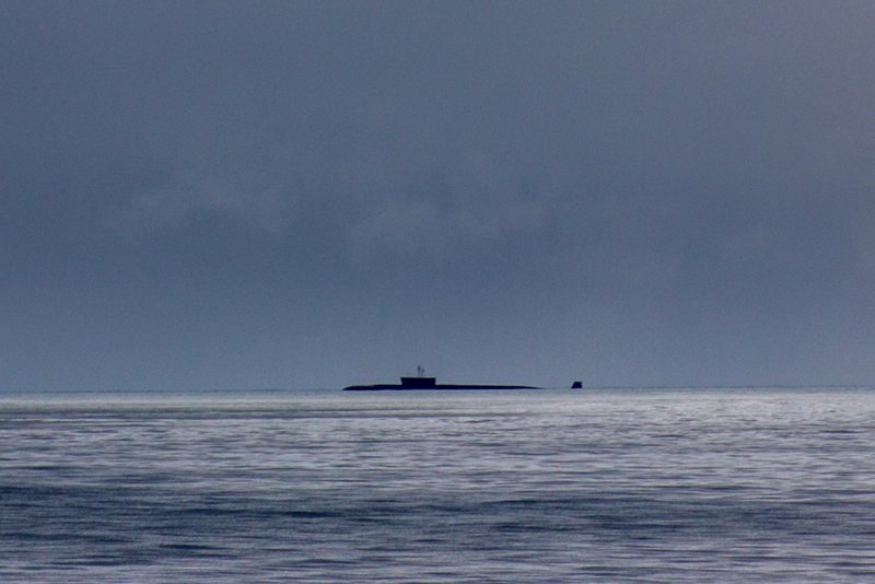 Подлодка в море в далеке