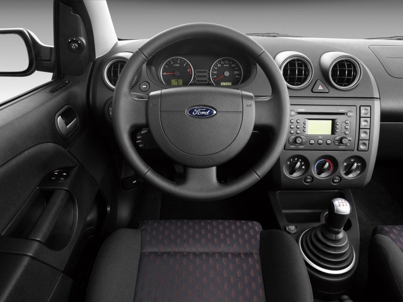 Ford Fiesta mk5 салон