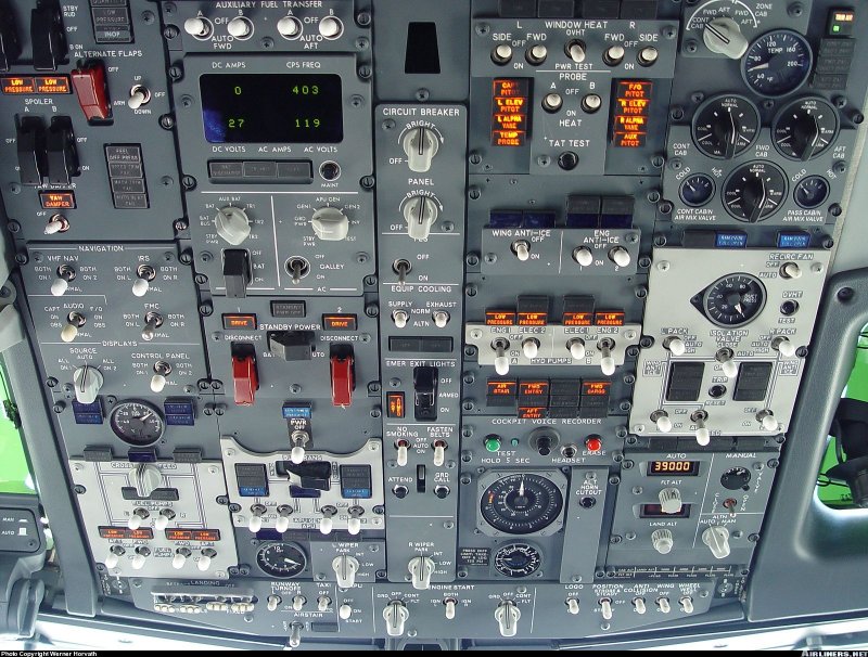 Boeing 737-800 Cockpit