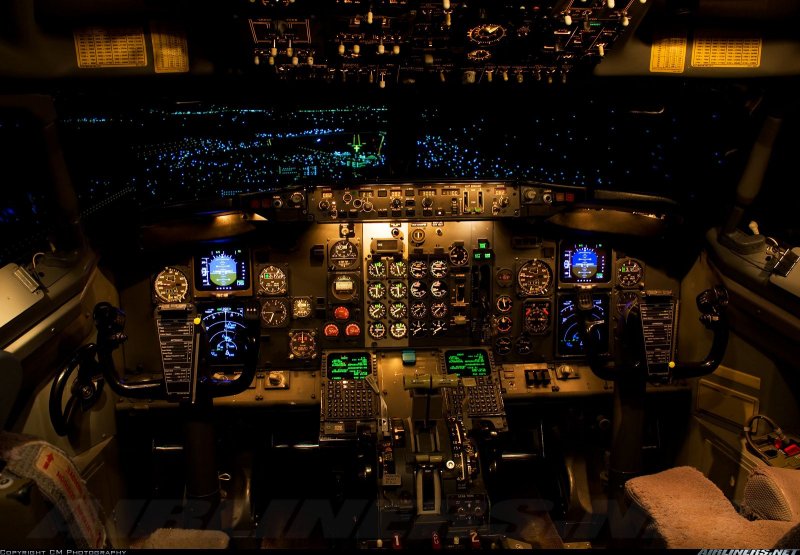 Кабина самолета Boeing 737-800