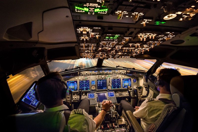 Кабина Боинг 737-800
