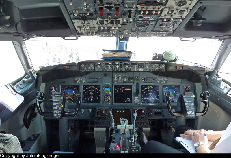 Boeing 737 Max кабина