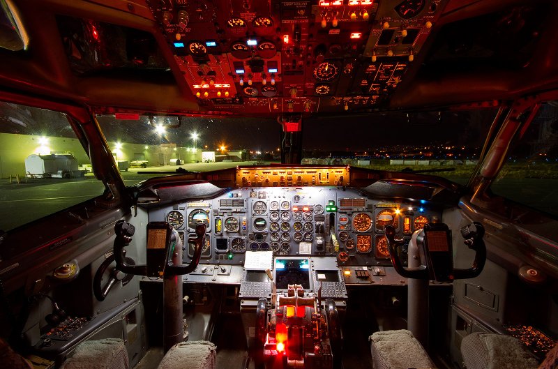 Кабина Boeing 737
