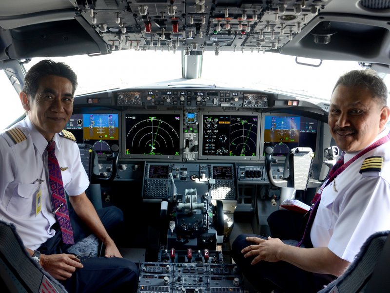 Кабина Boeing 737