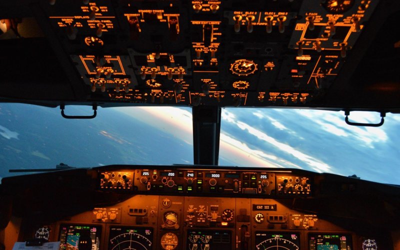 Вид кабины самолета Боинг 737