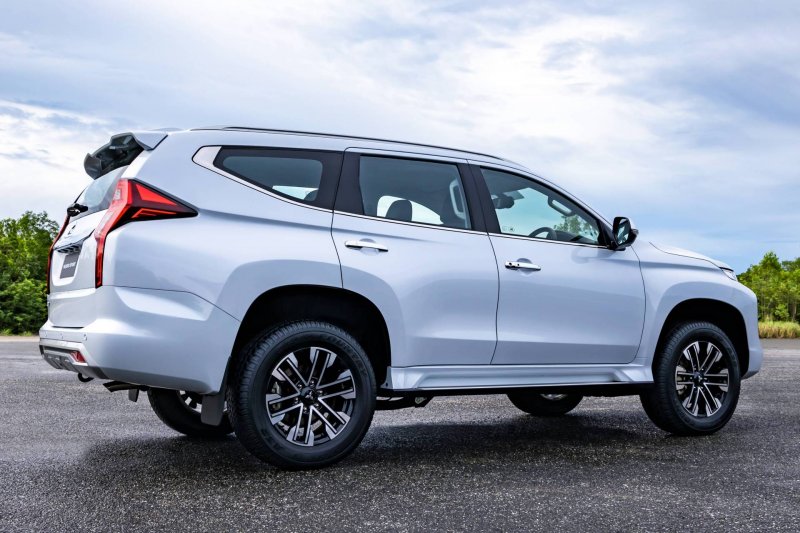 Mitsubishi Pajero Sport 2020