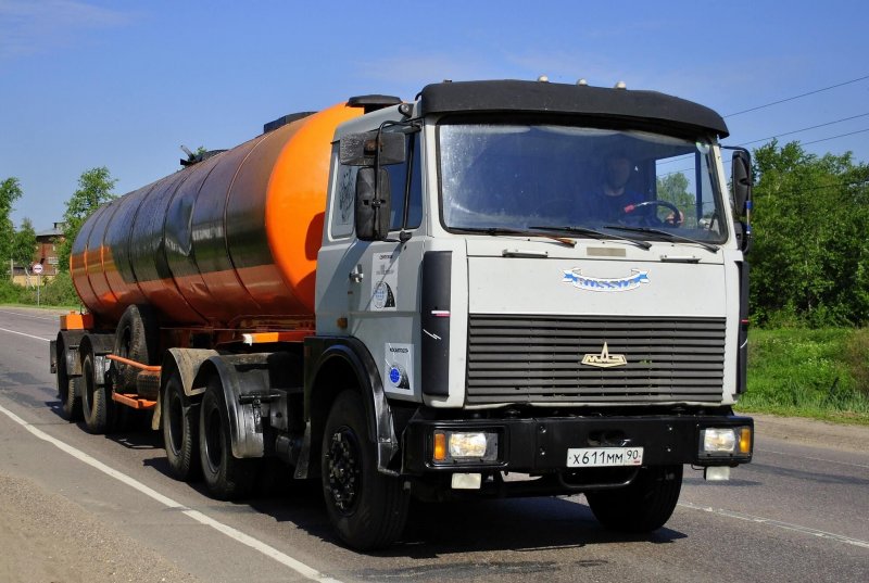 МАЗ 6422 топливозаправщик