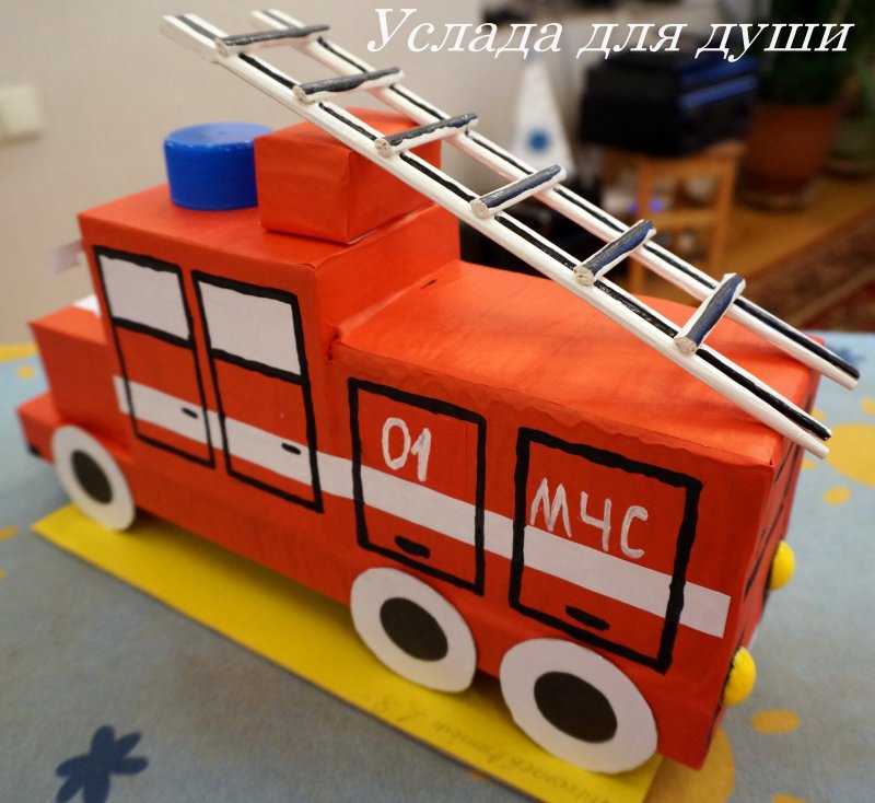 Пожарная машина из коробки