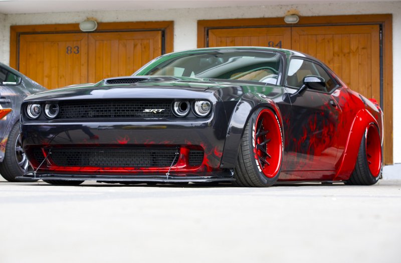 Dodge Challenger тюнингованный