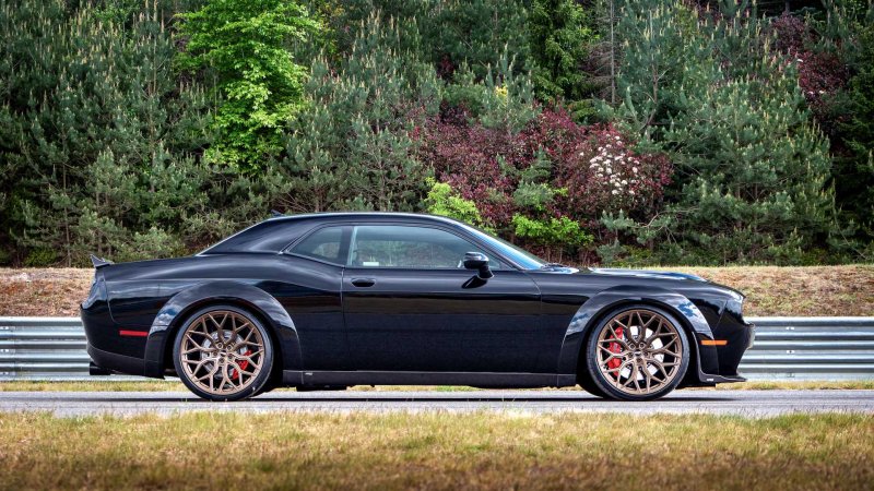 Dodge Challenger srt8 Hellcat