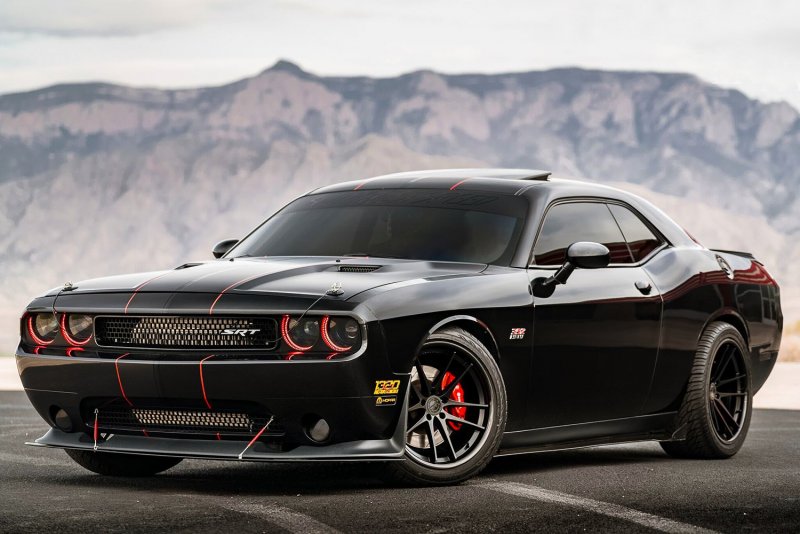 Dodge Challenger srt зеленый