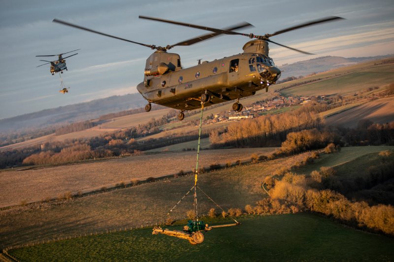 Вертолёт "Boeing Ch-47 Chinook" внутри