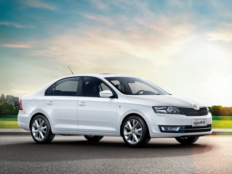 Машина Skoda Rapid