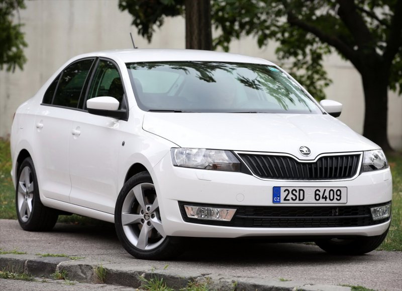 Škoda Rapid черная