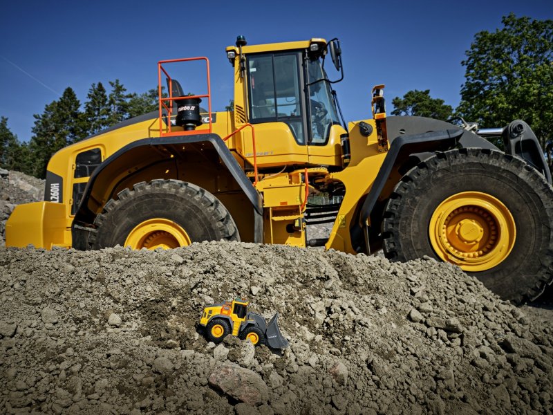 Экскаватор-погрузчик Volvo bl71b
