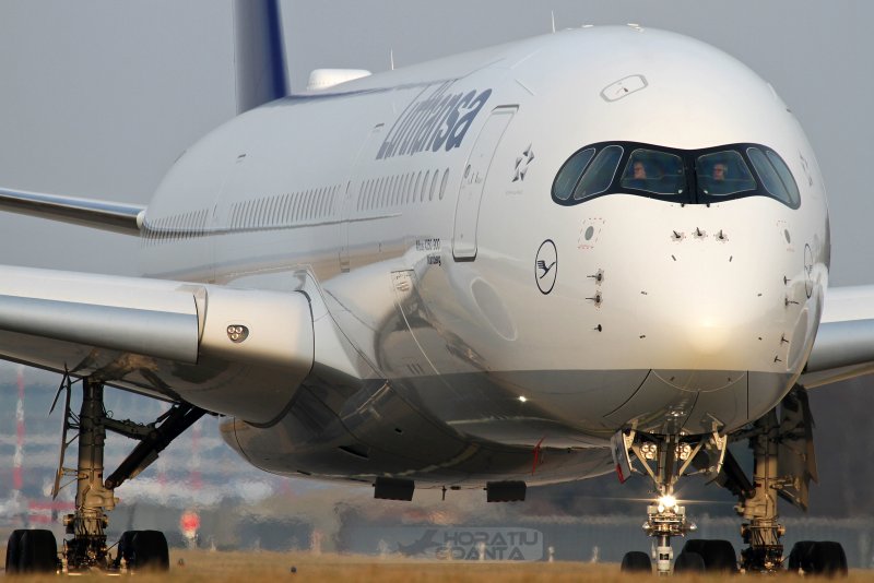 Airbus a350 спереди