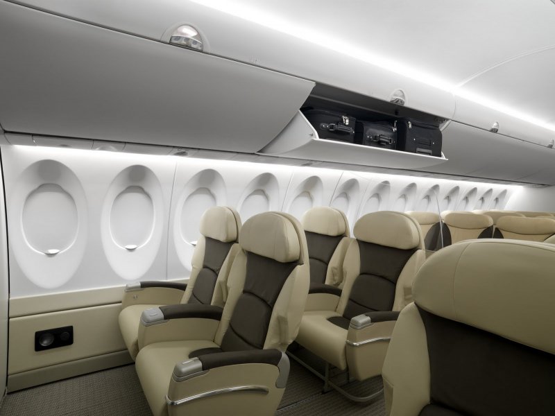 Bombardier cs300 AIRBALTIC