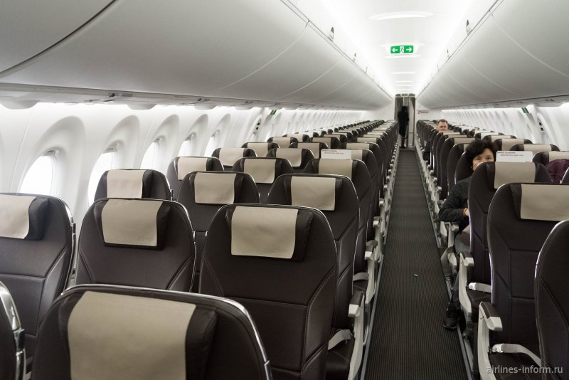 Bombardier cs300 салон