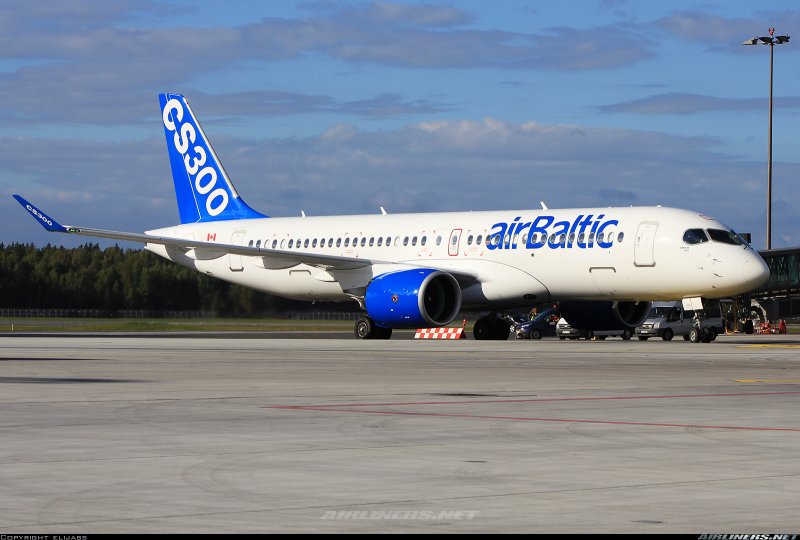 Самолёт Bombardier cs300