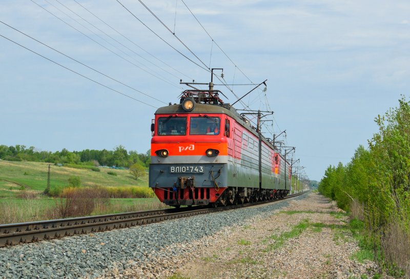 У743