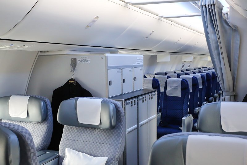 Boeing 737-900 салон