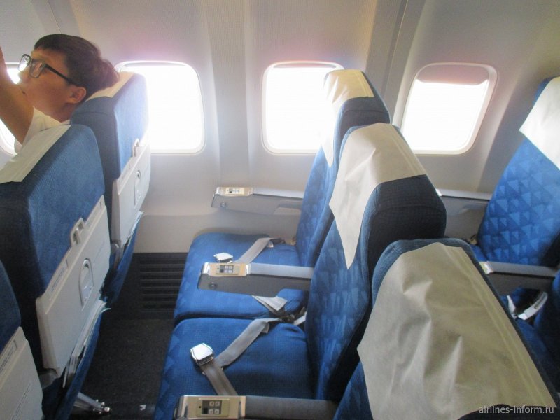 Boeing 737-900 салон