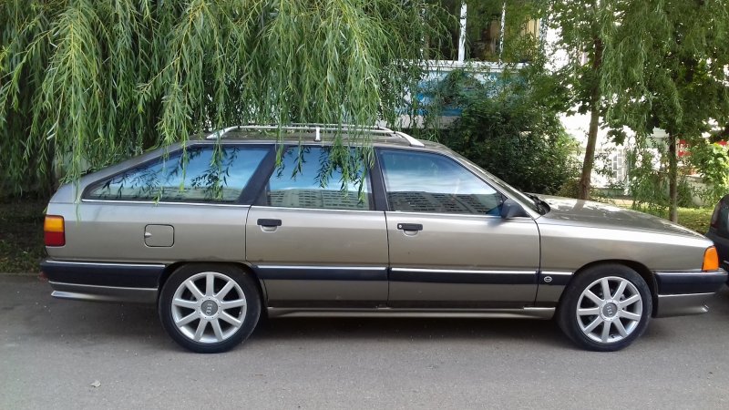 Ауди-100 Авант 1989 года