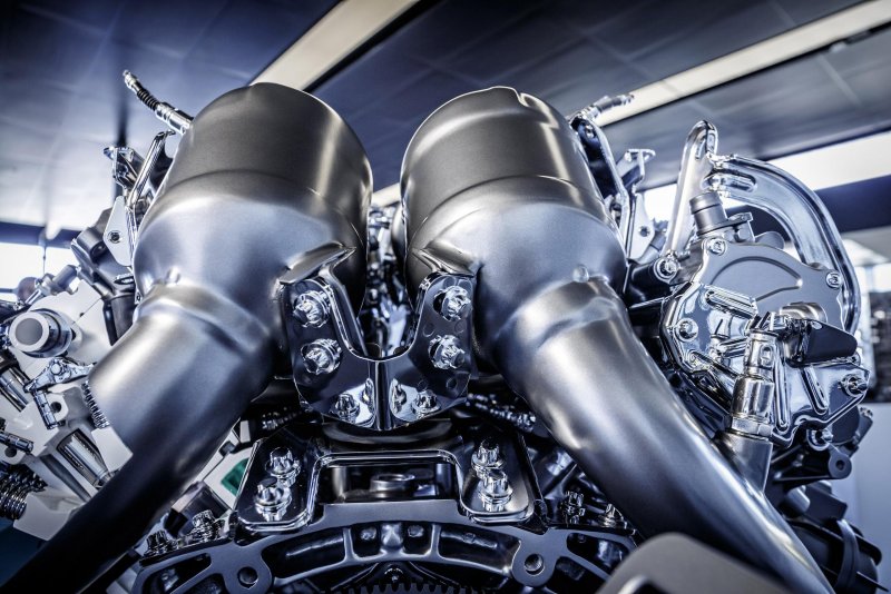 Mercedes-AMG мотор v8