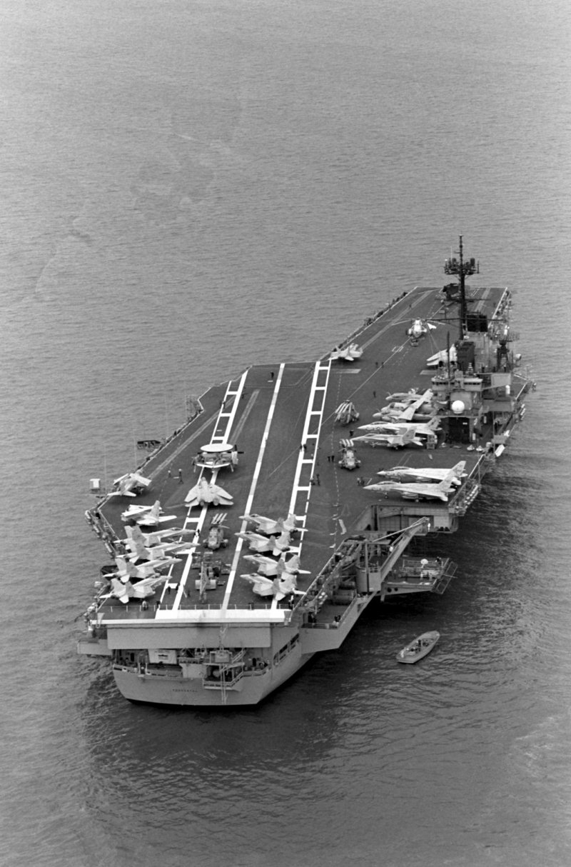 Авианосец USS Forrestal