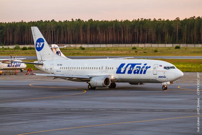737 UTAIR 735