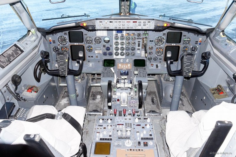 Боинг 737-500 кабина пилотов
