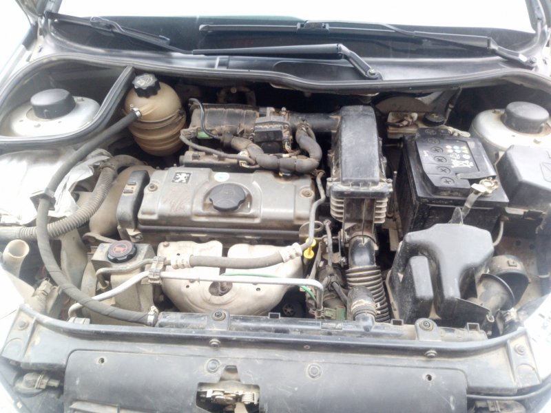 Peugeot 206 под капотом