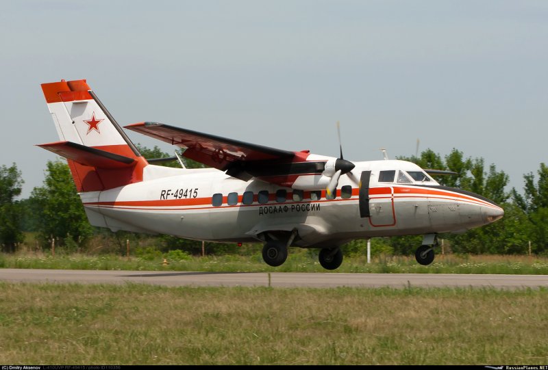Двухмоторный самолет l-410