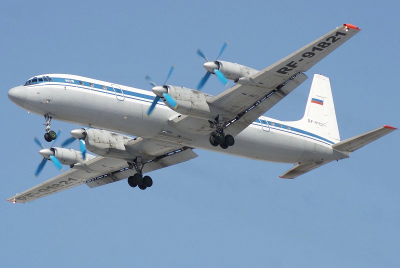 Турбовинтовой пассажирский самолет ил-18